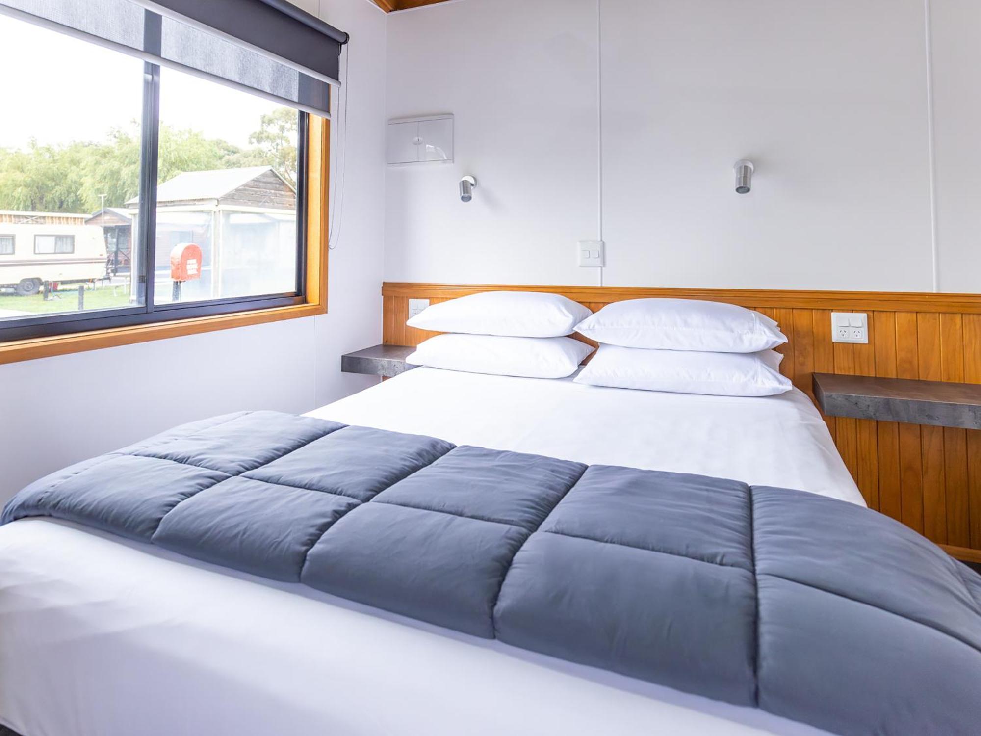 Nrma Ballarat Holiday Park Room photo